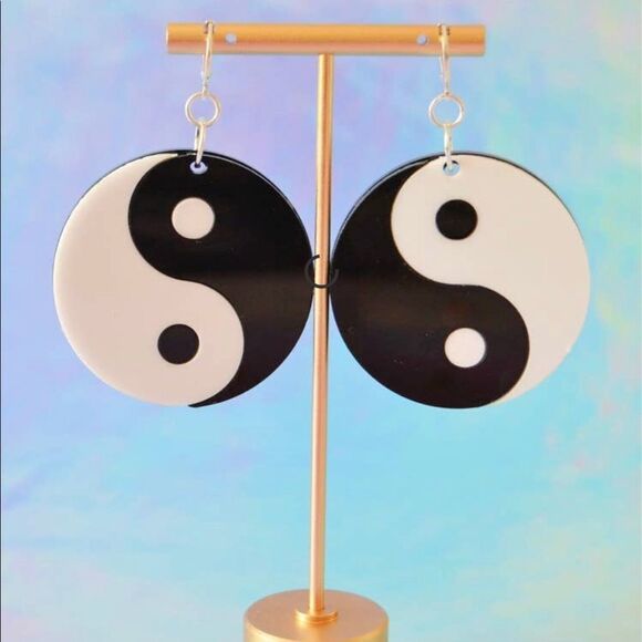 𝅺ying yang drop earrings - Picture 2 of 3